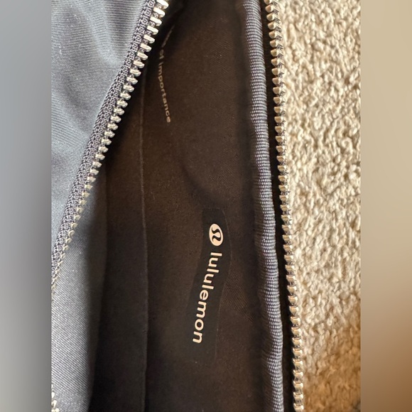 Lululemon Crossbody Camera Bag (Black) - Picture 8 of 11